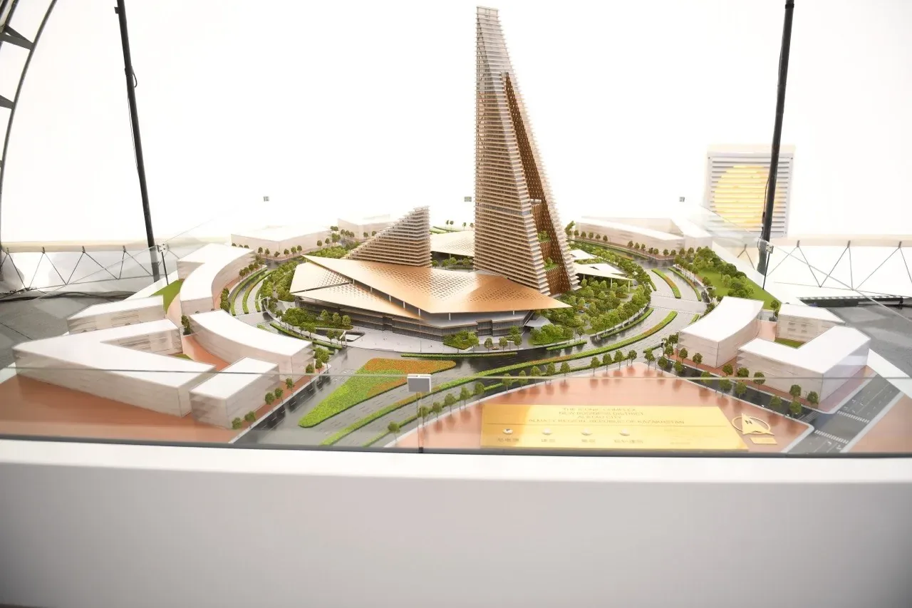 Iconic Complex макеті: мұнаралар, сауда орталығы және аз қабатты ғимараттар